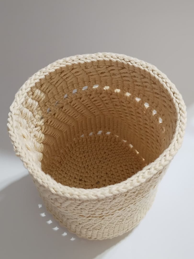 Canasta para Maquillaje a Crochet - Image 3